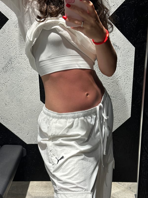 Woman takes selfies in geometric-patterned room in Pattaya