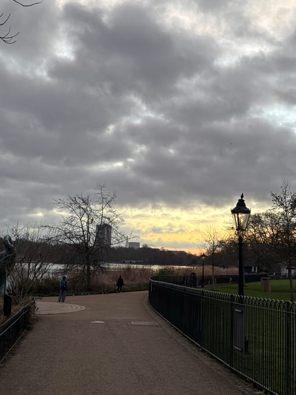 Morning scenes captured along Hyde Park's Serpentine lake path