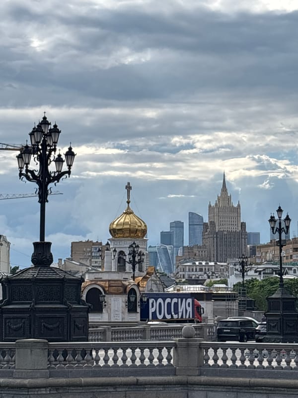 Tourists visit Moscow cathedral amid ongoing restoration work