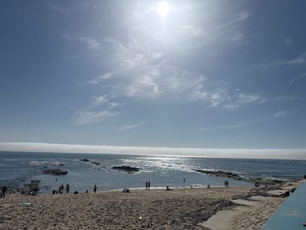 Sunny afternoon beach scenes captured at Figueira da Foz