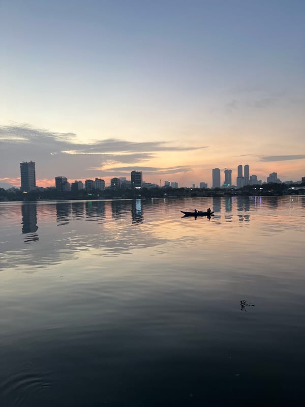 Dawn scenes captured along Han River in Đà Nẵng
