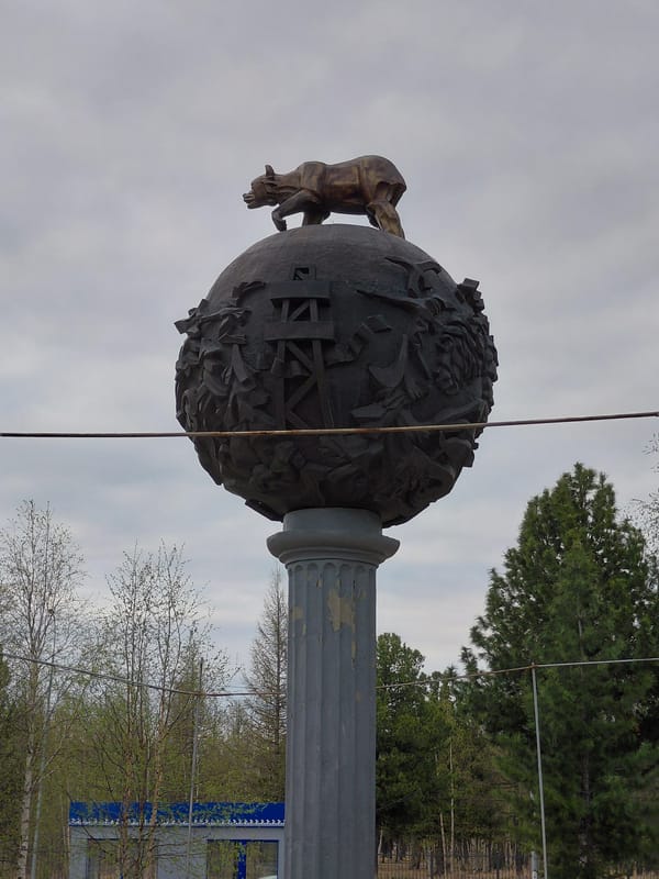 Nadym residents document city landmarks and signage