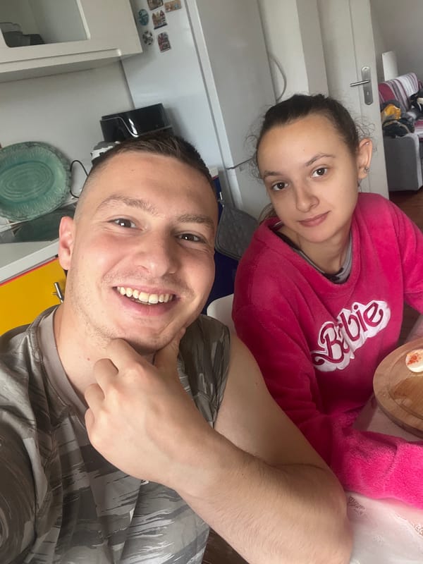 Couple takes selfie indoors in Saarbrücken