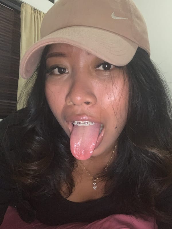 Quick selfie series in Denpasar, same outfit and setting throughout