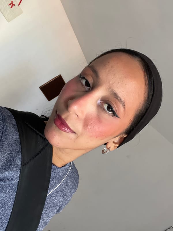 Quick outfit selfie session in Porlamar, Venezuela