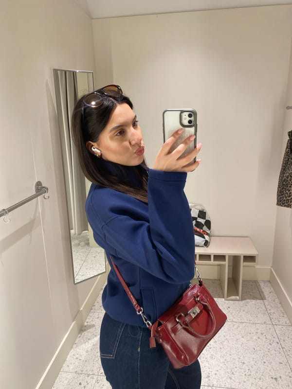 Woman takes selfie in Uppsala store fitting room