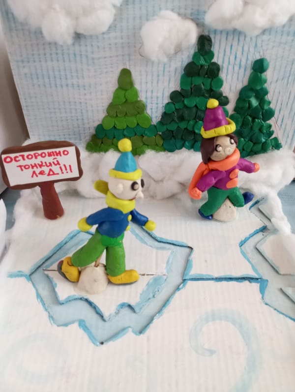 Children's fire safety dioramas and soap bubbles observed in Izhevsk