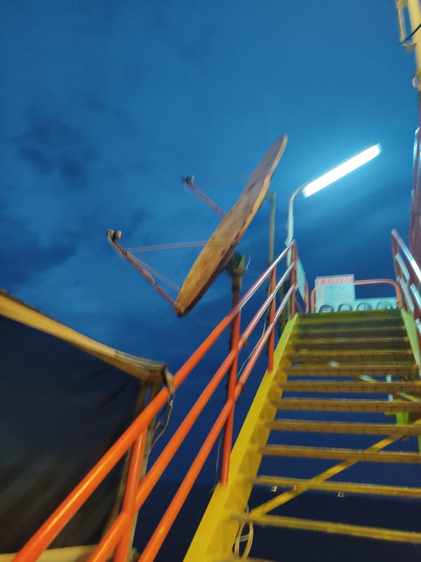 Night skies and daily life on an offshore platform