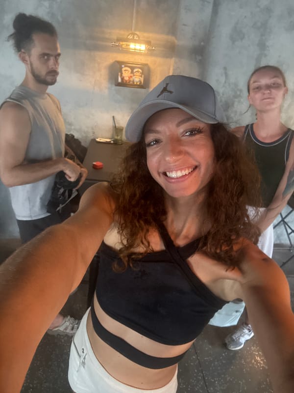 Woman takes selfie in athletic wear in Đà Nẵng