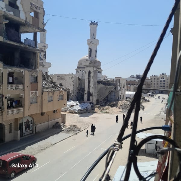 Khan Yunis residents continue daily life amid widespread destruction