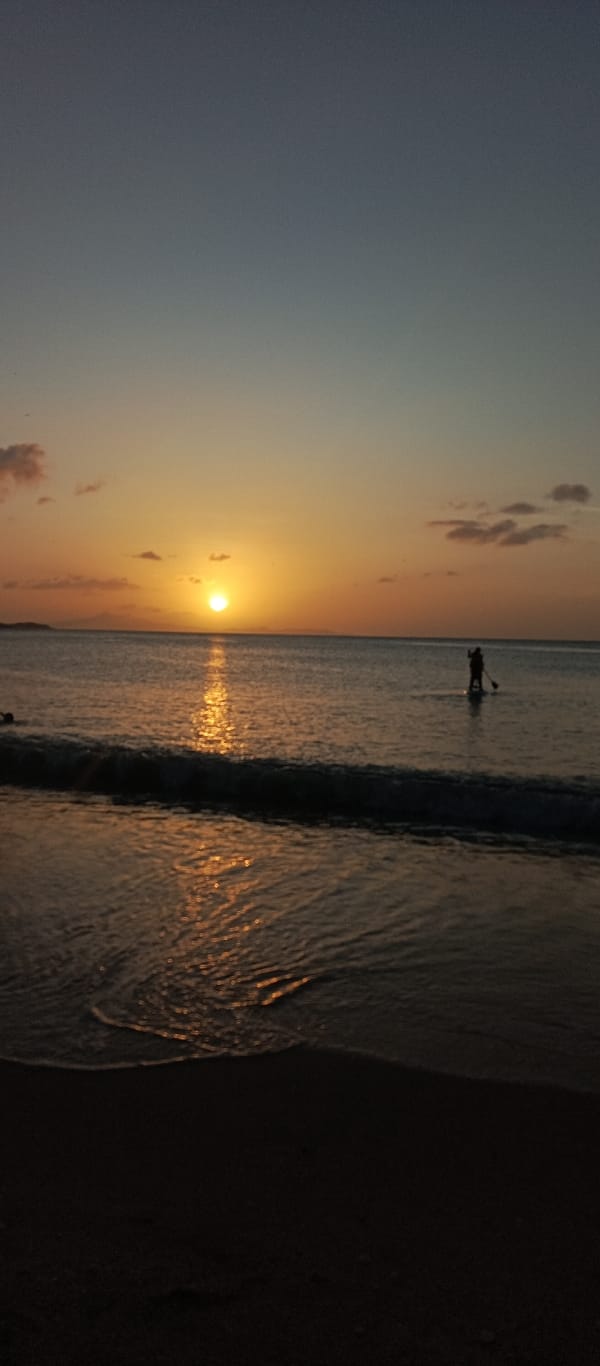Evening sunset draws crowds to Juan Griego beaches