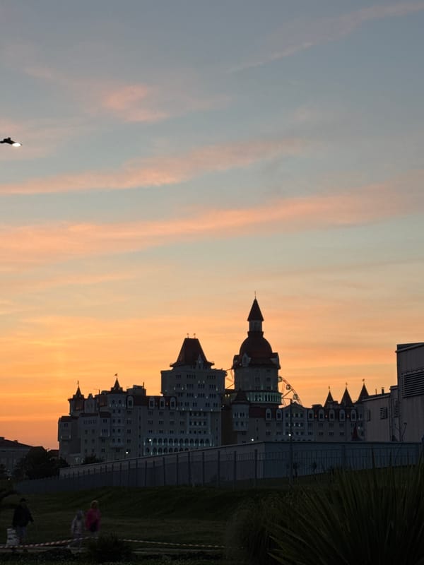 Evening strolls and sunset photography in Sirius-Sochi area