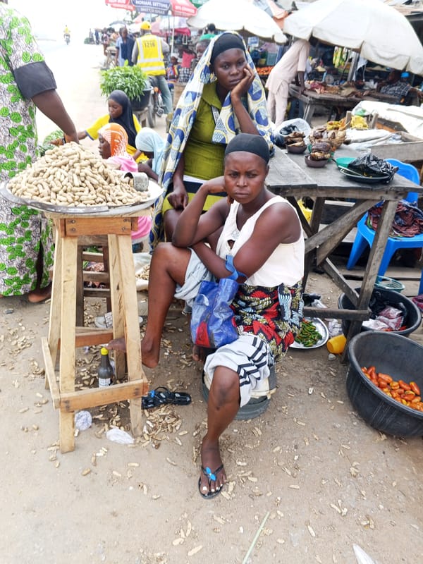 Midday street market in full swing, Zango-ndaji, Nigeria