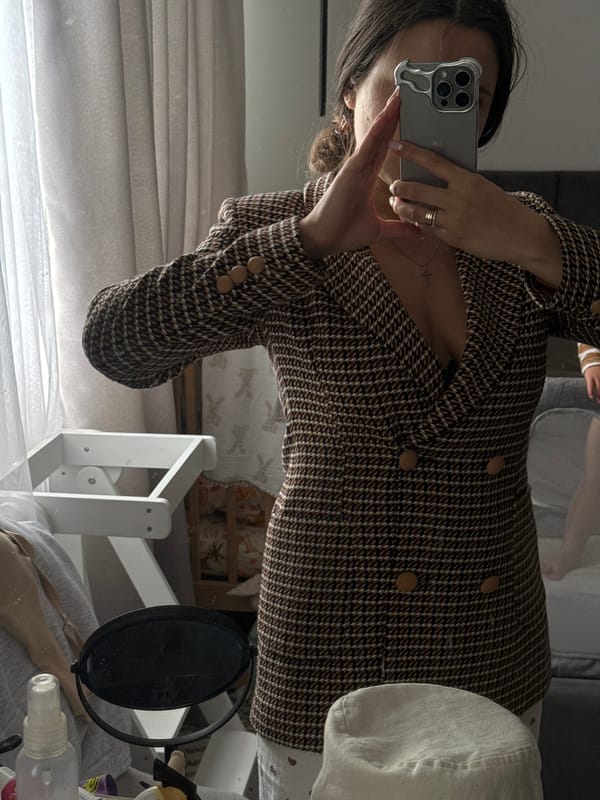 Mirror selfie session captured in Odintsovo, Russia