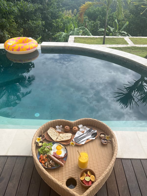 Luxury poolside breakfast documented in scenic Nusa Penida setting