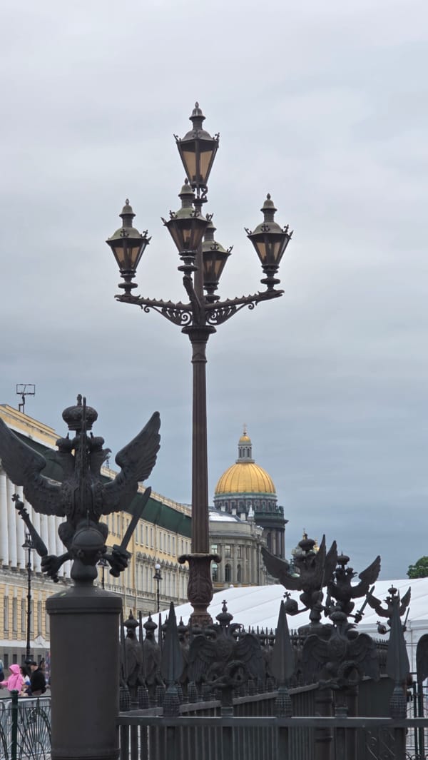 St. Petersburg architecture documented by witnesses over 10 minutes