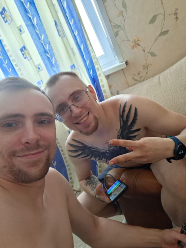 Lazy Moscow morning: apartment life, selfies, and a curious cat