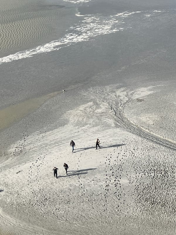 Tourist captures hour-long visual tour of Mont-Saint-Michel abbey
