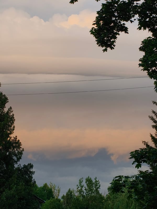 Evening scenes captured across Kryvyi Rih parks and neighborhoods