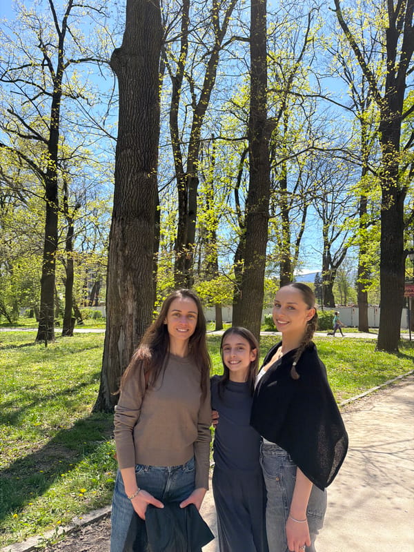 Spring morning brings typical park life to Sofia