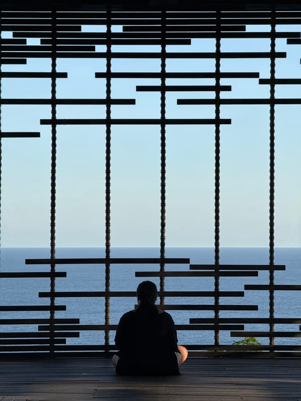 Tourist captures everyday moments in Kuta Selatan gardens