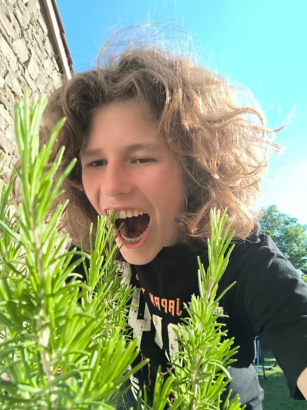 Teen takes playful selfies outside stone building in Pélussin