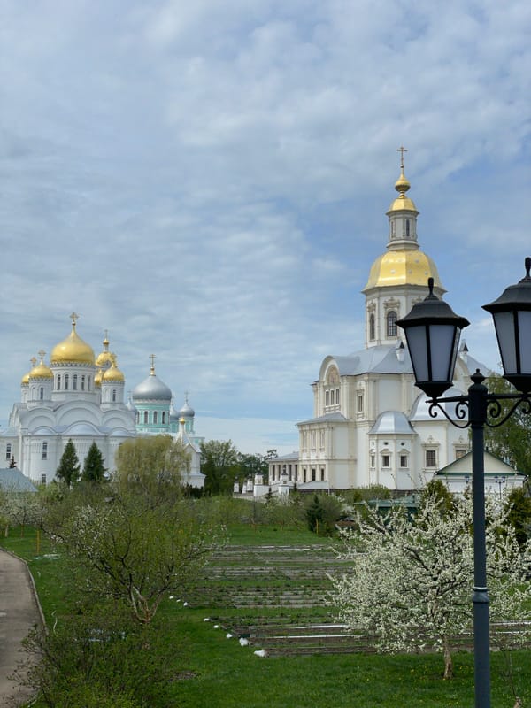 Morning visit documented at Russian Orthodox monastery in Diveyevo