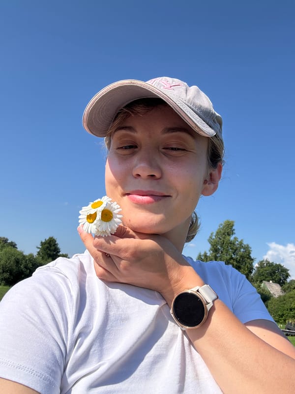 Summer afternoon in a Rezekne garden, daisies and all