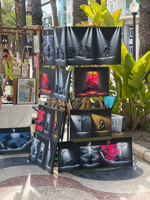 Street performers active on Alicante promenade Monday afternoon