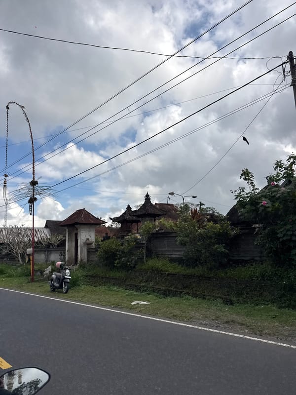 Roadside Balinese architecture and street life in Susut