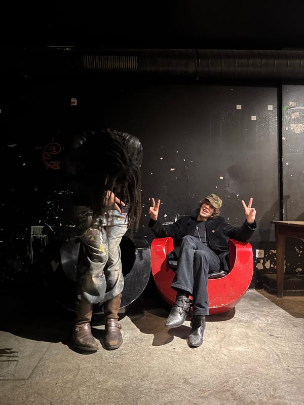 Live music performance at intimate Paris venue draws alternative crowd