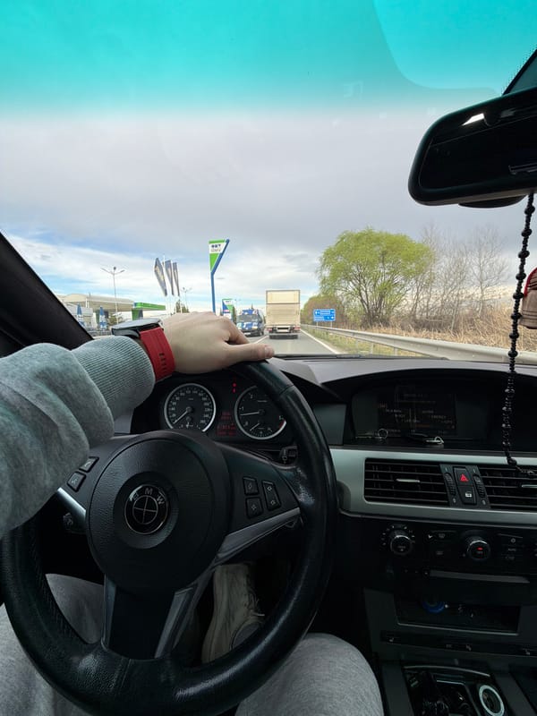 Driver in grey hoodie spotted in BMW interior, Plovdiv