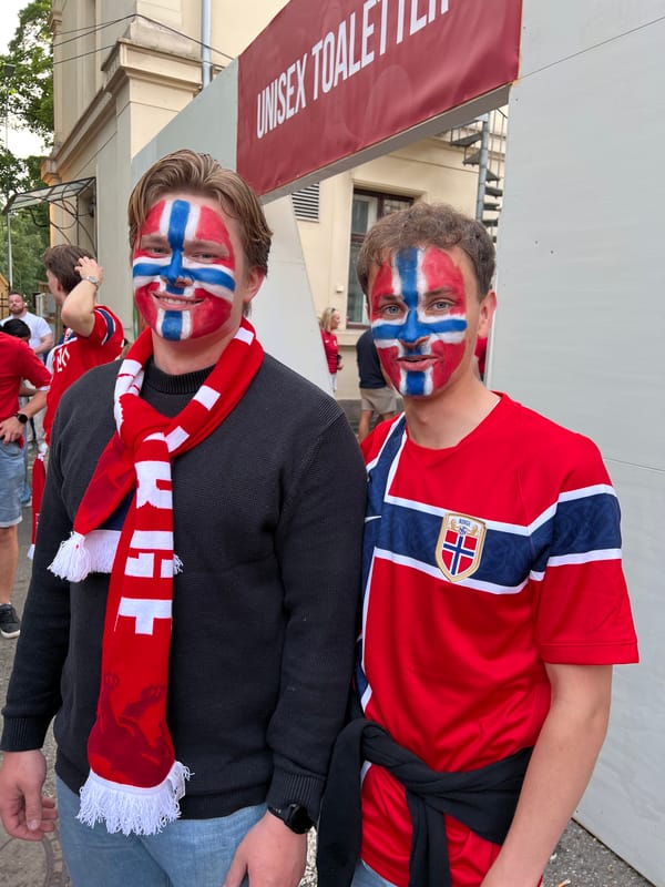 Red and white crowd turns out in Oslo for sports celebration