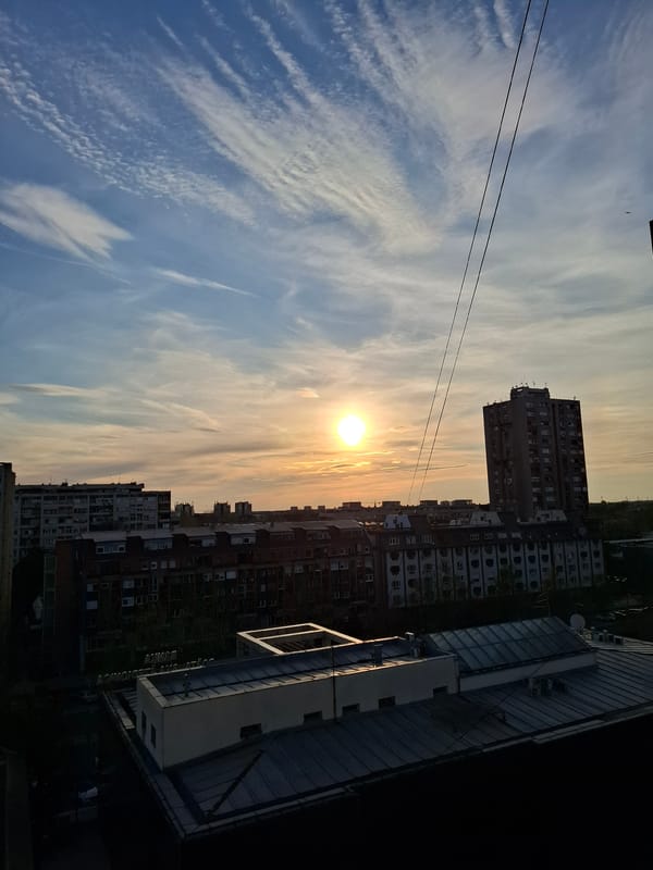 Sunset observed over Novi Sad cityscape, multiple witnesses document