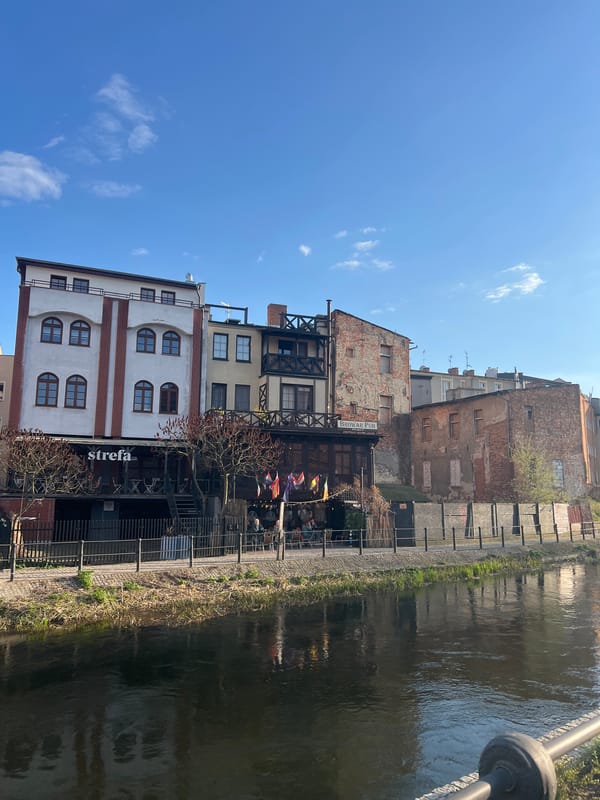 Witness documents Bydgoszcz riverside district on sunny Friday afternoon