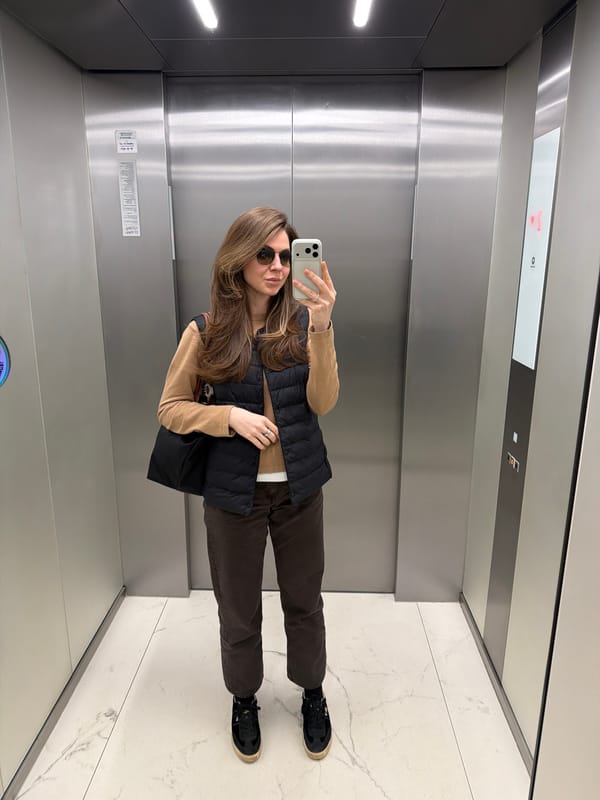 Woman documents salon visit with selfies in Riga