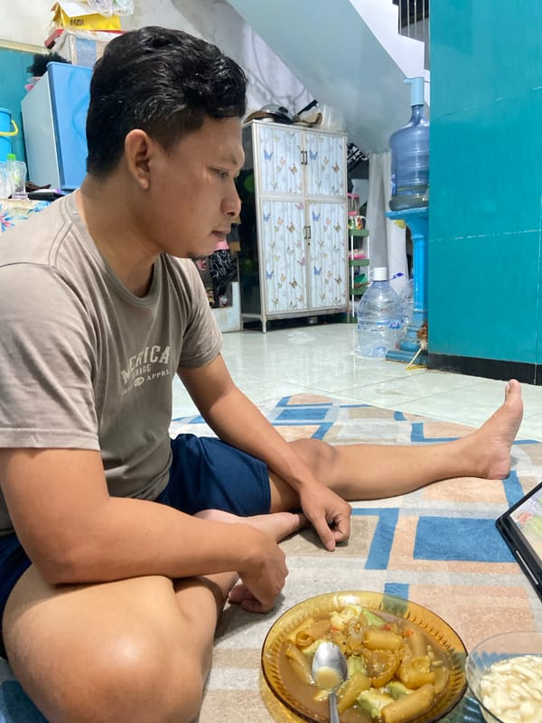 Relaxed afternoon at home in Gelam — rugs, cards, and stew