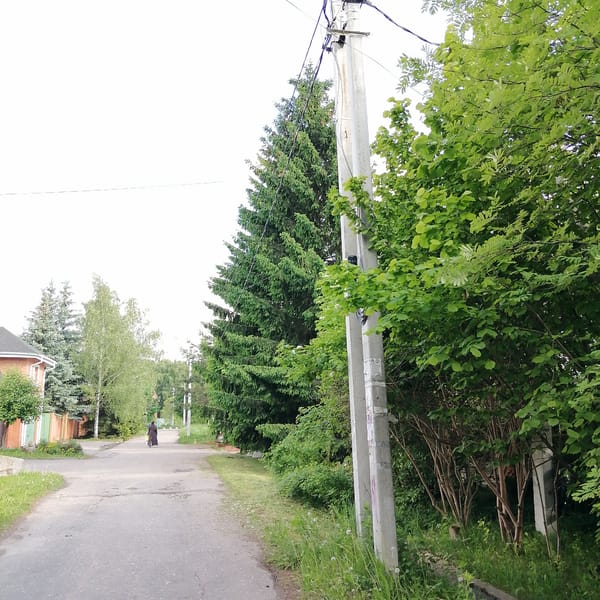 Daily life documented in Здравница, Russia during afternoon walkthrough