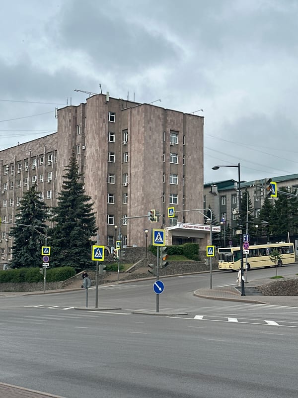 Street-level scenes around central Lipetsk on a grey morning