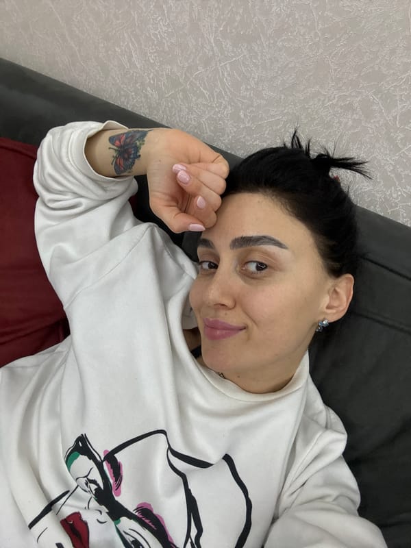 Portrait photography session captured in Tbilisi residence