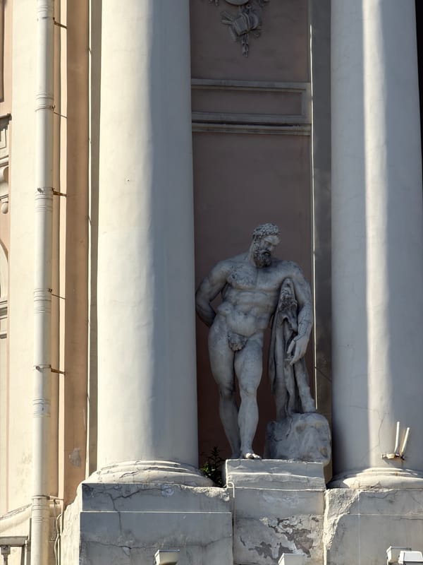 Saint Petersburg walking tour captures historic landmarks, statues, horseback riding
