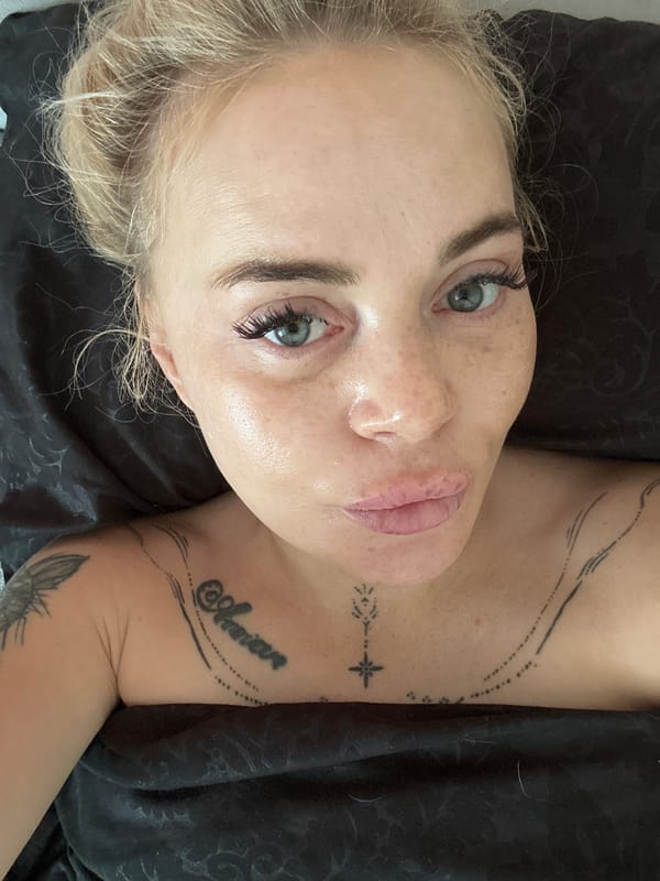 Woman documents late-night selfie session in bed over 33 minutes