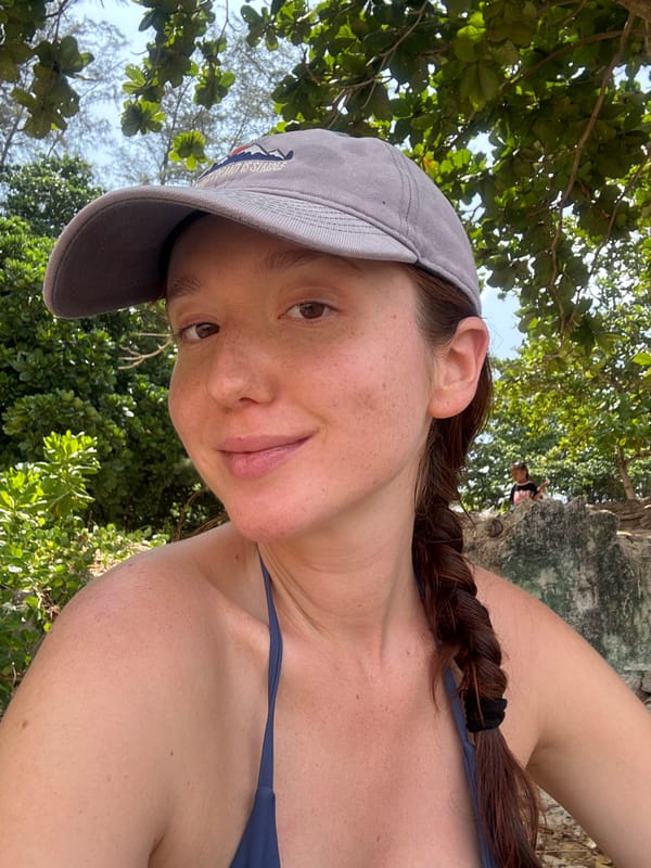 Woman photographed swimming and taking selfies in Choeng Thale
