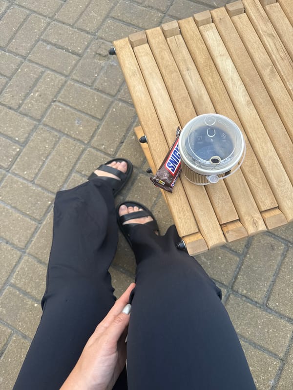 Morning coffee break captured in central Moscow
