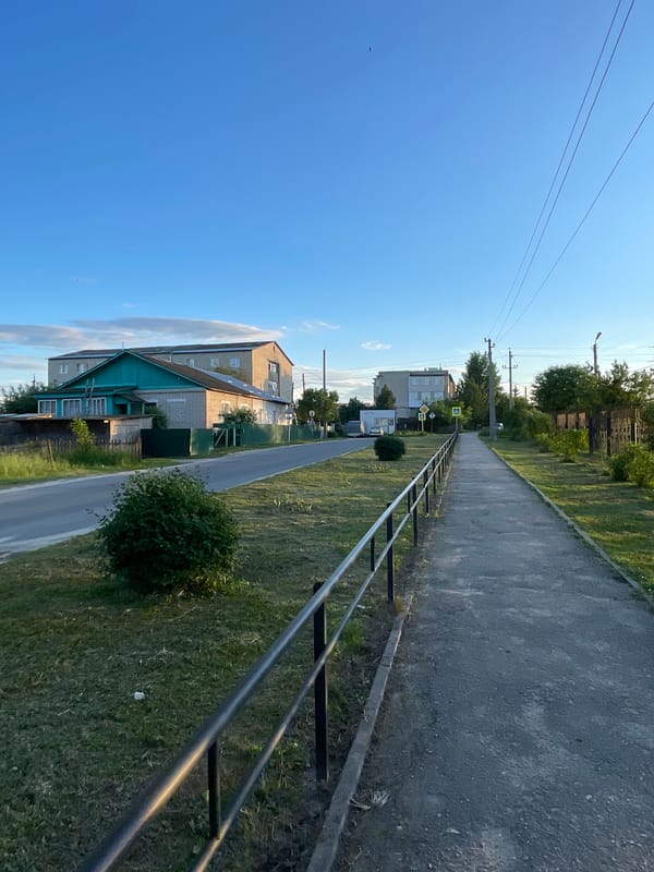 Witness Documents Daily Life on Krasnye Baki Streets