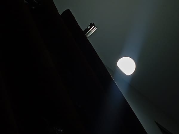 Indoor lighting and ceiling fixtures documented in Lassan