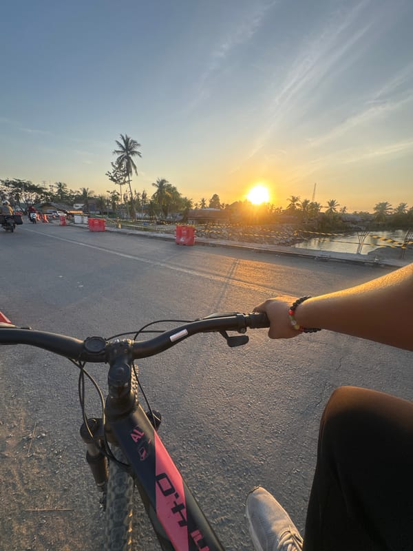 Golden-hour scenes along roads and rivers in Manyang Cut