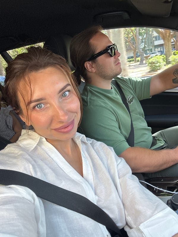 Passengers capture selfies during car ride in Valencia