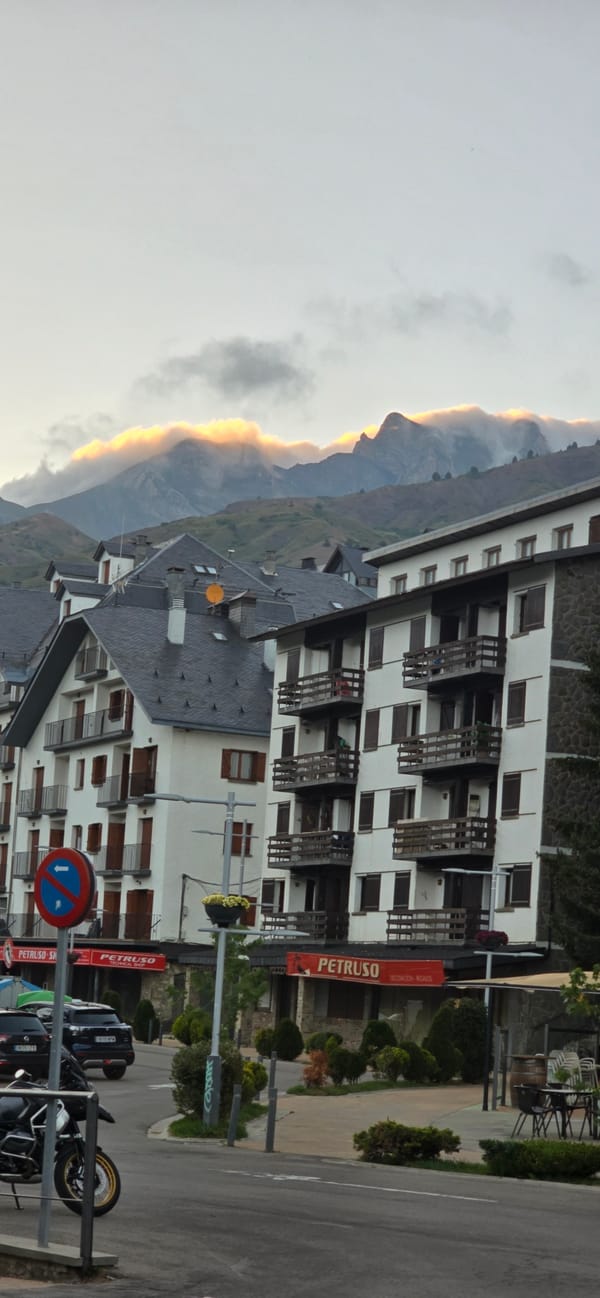 Street-level views of Sallent de Gállego against the Pyrenees