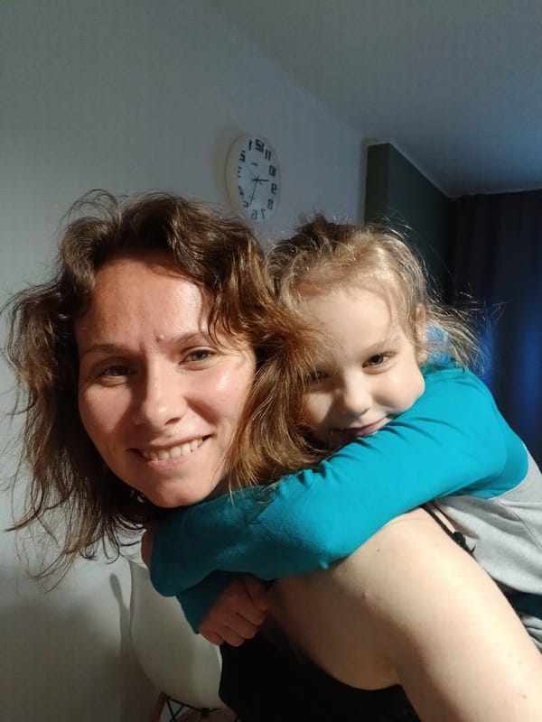 Family playtime captured in Yekaterinburg children's room with balloons